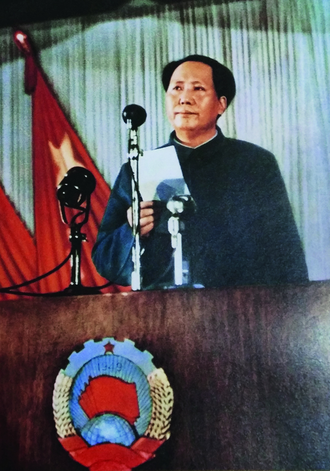 1949年9月21日，毛泽东在中国人民政治协商会议上致开幕词，庄严宣告：占人类总数四分之一的中国人从此站起来了。.jpg