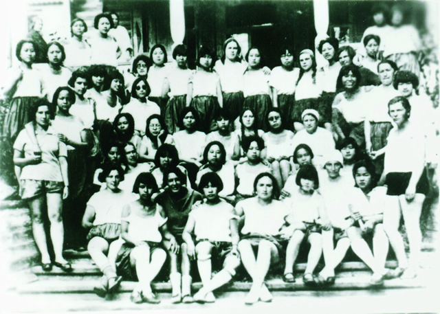 2、1926年，黄励在莫斯科中山大学学习期间与同学、教师的合影，中坐者第二排右起第二人为黄励。（放在文中第“二”部分）.jpg