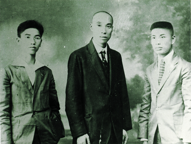 1924年姚佐唐（左）与罗章龙、王荷波在苏联的合影（插入第二部分第一段后）.jpg