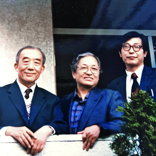 左起：张光年，陈舜臣，作者.jpg