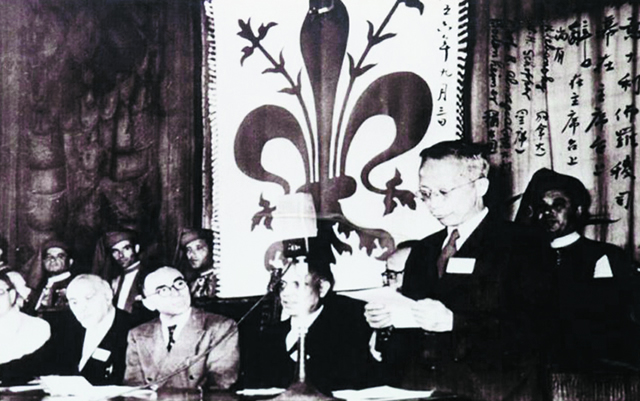 1956年9月，竺可桢在意大利佛罗伦萨召开的第8次国际科学史大会上致辞.jpg
