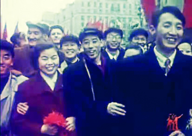 1957年，陈国平在莫斯科红场参加十月革命节庆祝活动.jpg