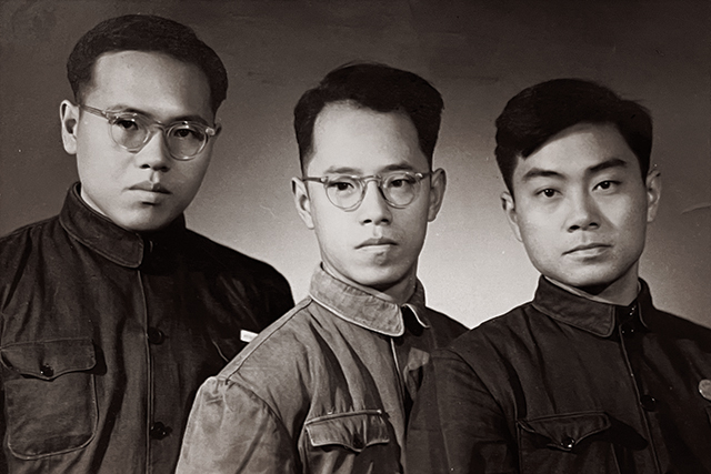1951年11月1日,作者石太有(右1)与陶和谦(中)、吴大英(左)在北京大学合影.jpg 1951年11月1日,作者石太有(右1)与陶和谦(中)、吴大英(左)在北京大学合影.jpg