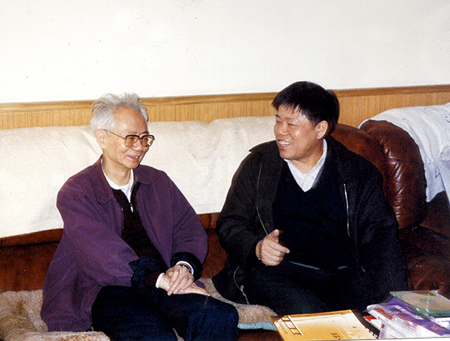 2002年，谭谈京城拜访沈鹏.jpg