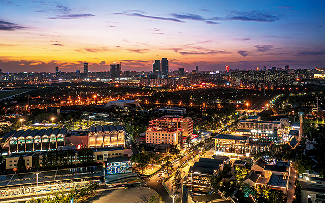 骆岗公园夜景。骆岗公园供图。.jpg