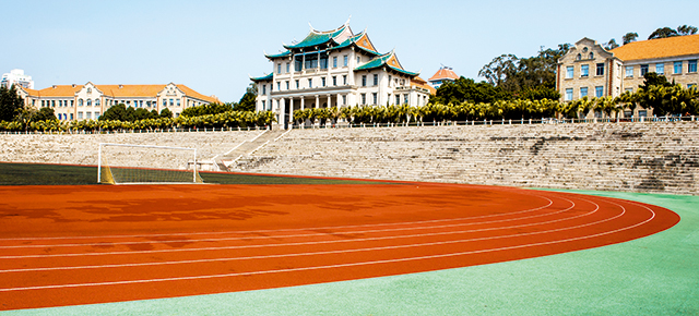 5.陈嘉庚先生兴建的厦门大学建南大礼堂前体育场.jpg